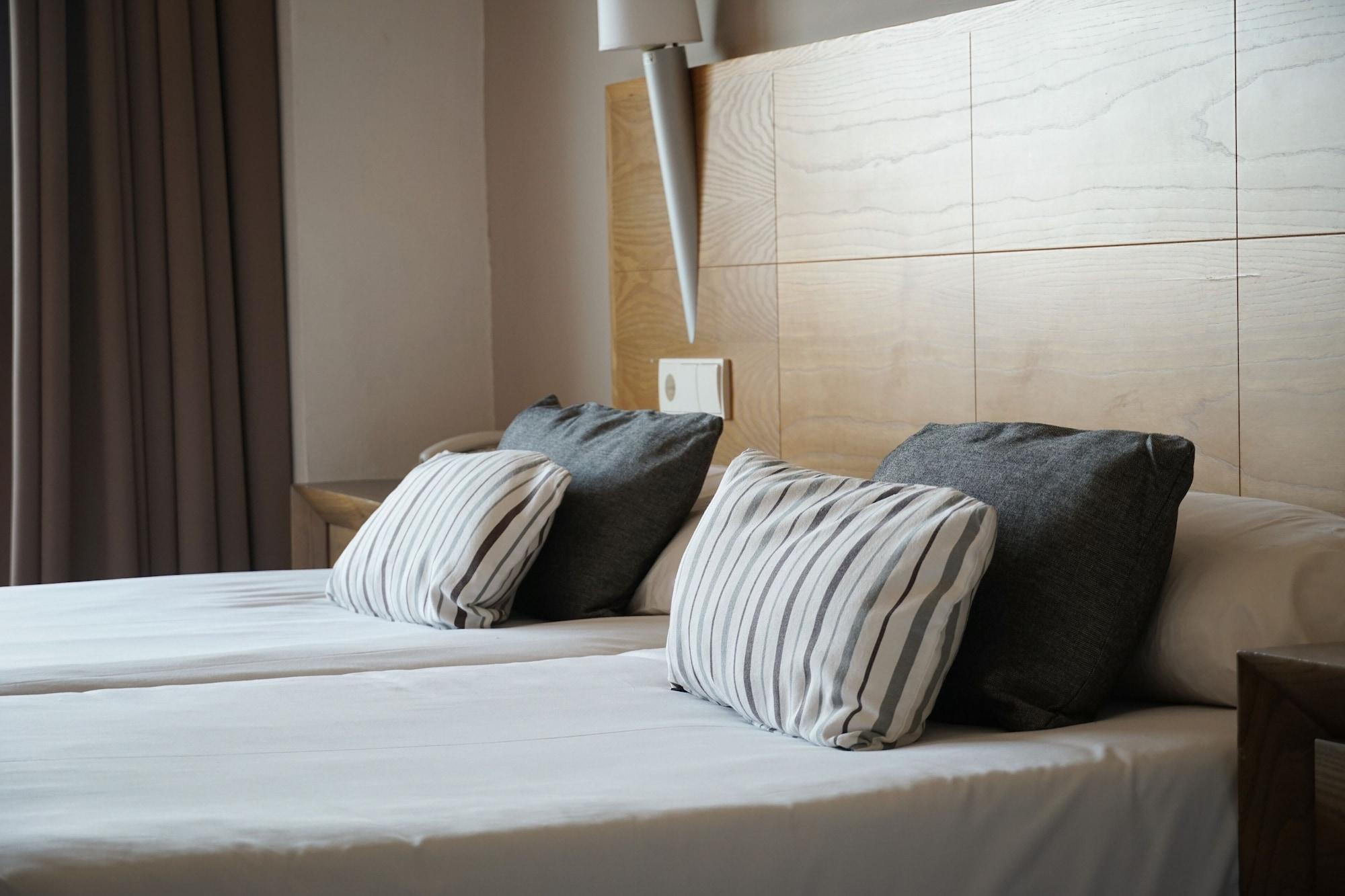 Ohtels Campo De Gibraltar Hotel ลาลิเนียเดลากอนเซ็ปซีออน ภายนอก รูปภาพ