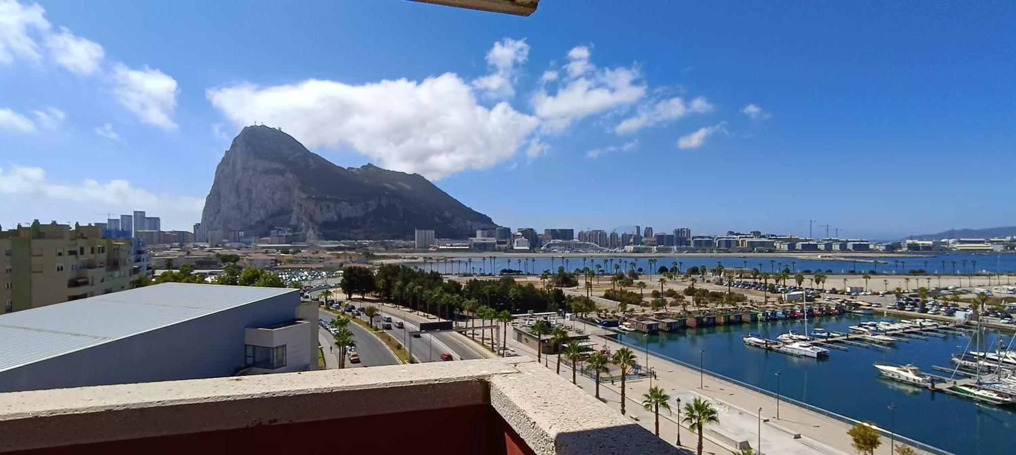 Ohtels Campo De Gibraltar Hotel ลาลิเนียเดลากอนเซ็ปซีออน ภายนอก รูปภาพ