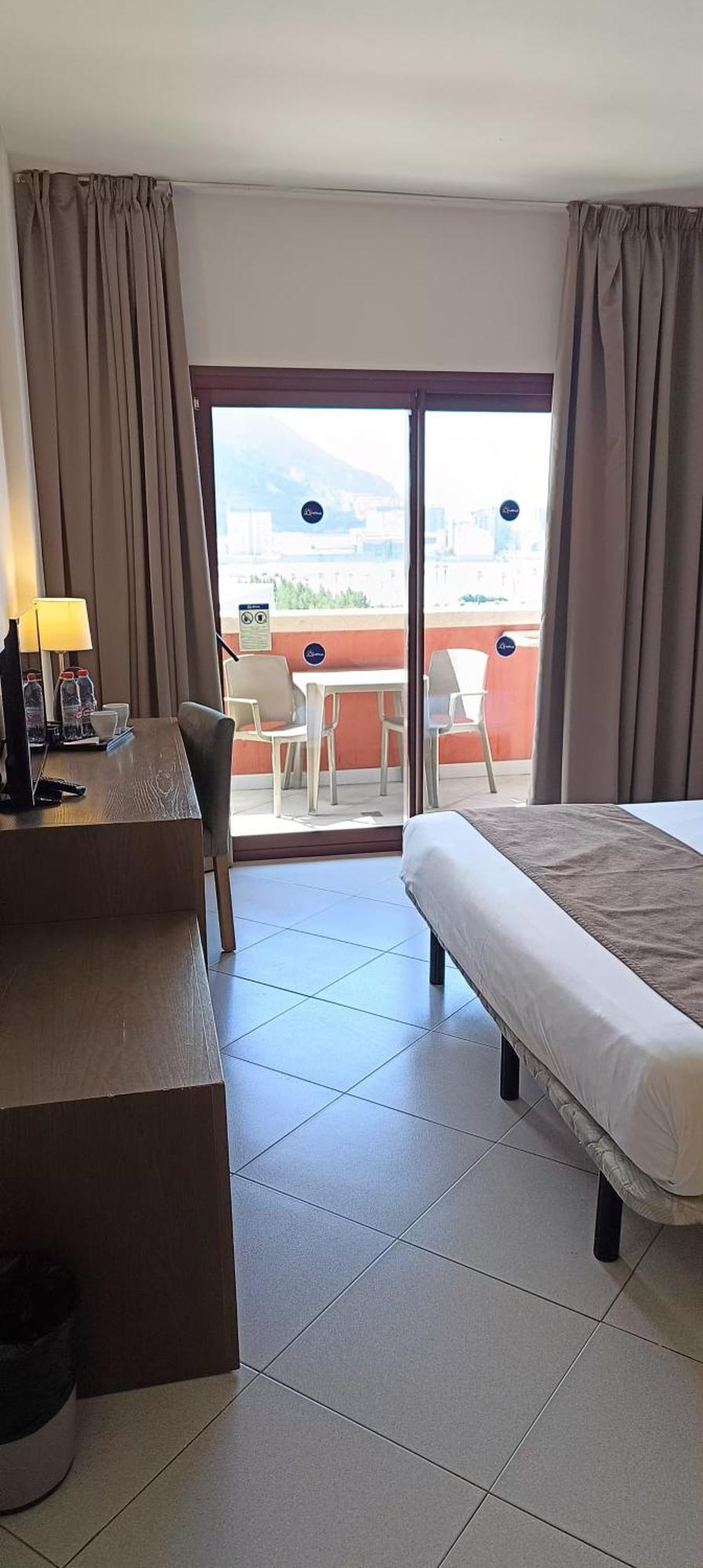 Ohtels Campo De Gibraltar Hotel ลาลิเนียเดลากอนเซ็ปซีออน ภายนอก รูปภาพ
