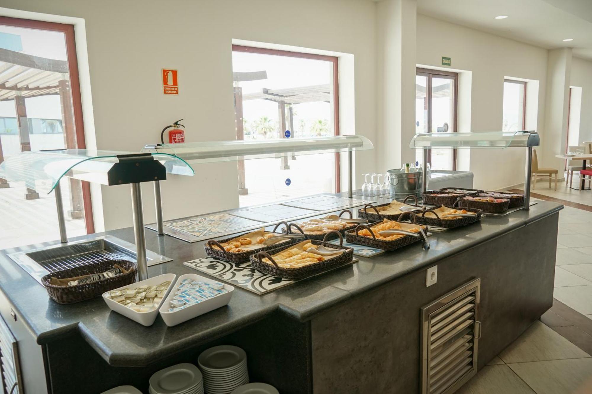 Ohtels Campo De Gibraltar Hotel ลาลิเนียเดลากอนเซ็ปซีออน ภายนอก รูปภาพ