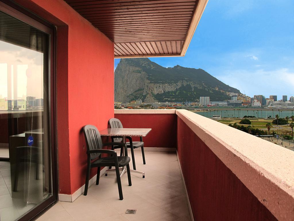 Ohtels Campo De Gibraltar Hotel ลาลิเนียเดลากอนเซ็ปซีออน ภายนอก รูปภาพ